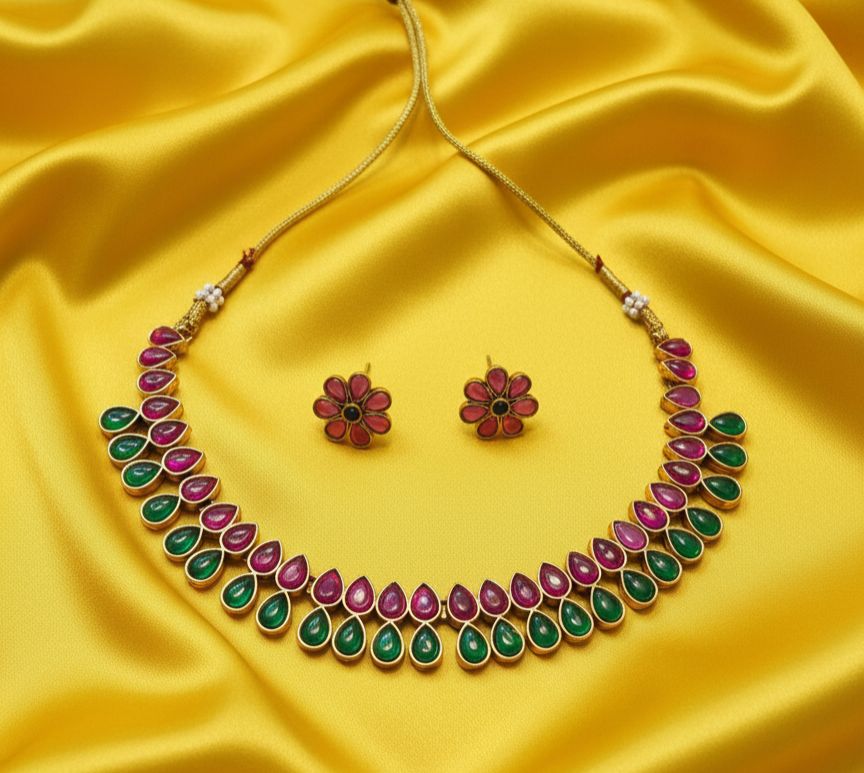 Leaf model ruby green necklace